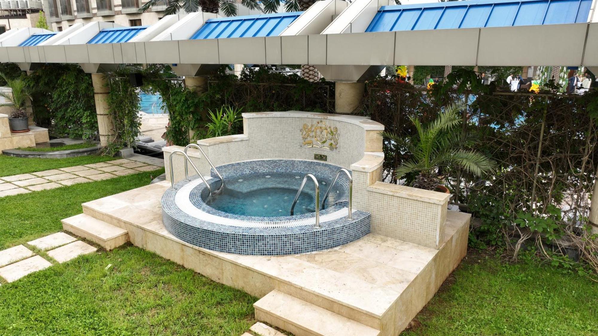 Ptghni Multi Grand Pharaon Hotel מראה חיצוני תמונה