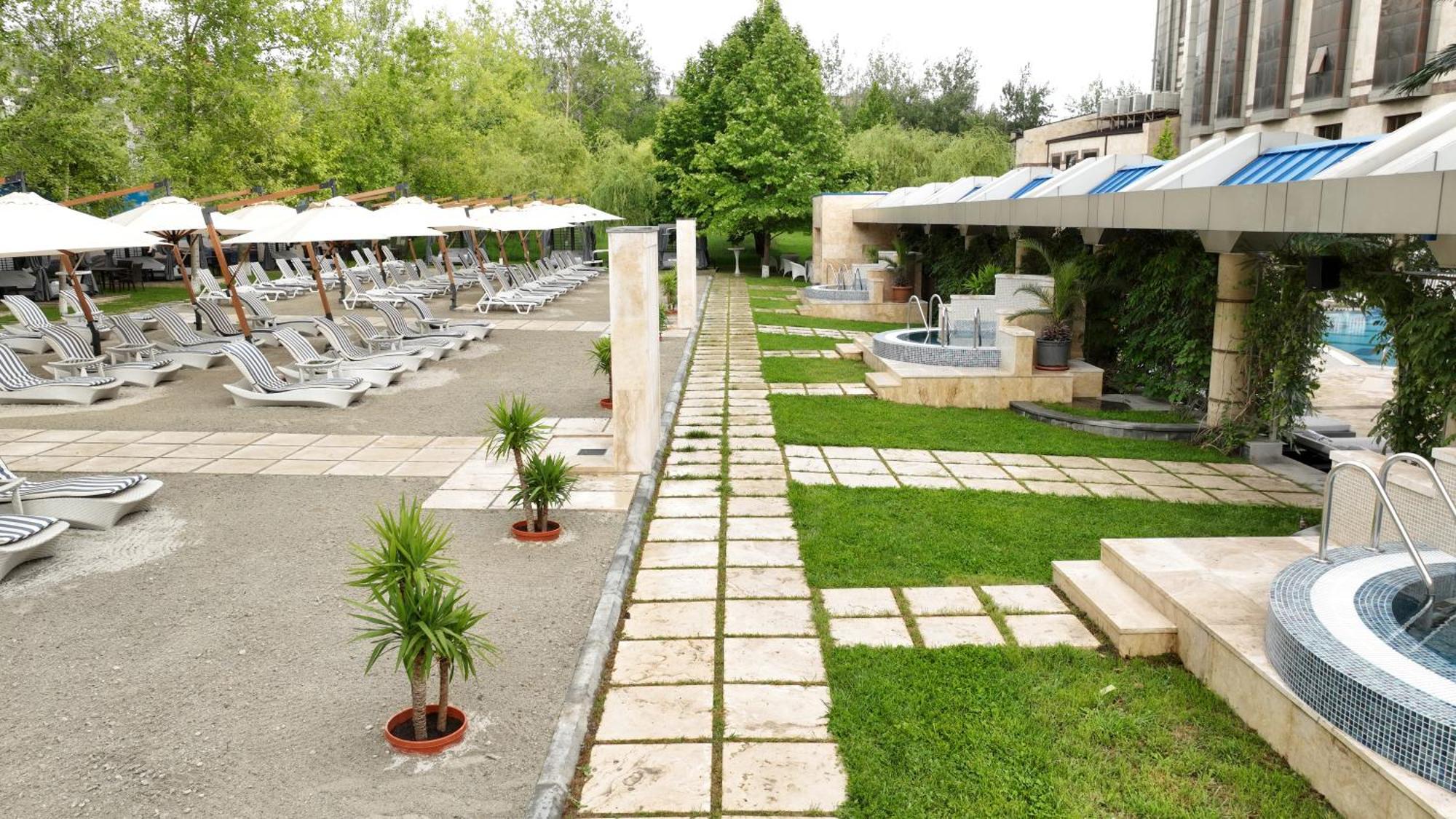 Ptghni Multi Grand Pharaon Hotel מראה חיצוני תמונה